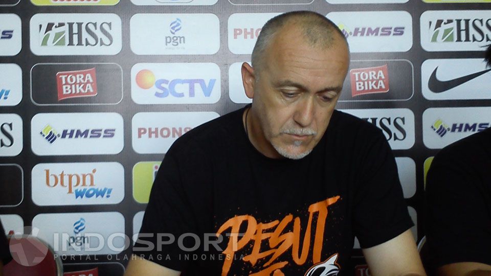 Dragan Djukanovic baru saja dipecat oleh Borneo FC sebagai pelatih. Copyright: &copy; Fajar Kristanto/INDOSPORT